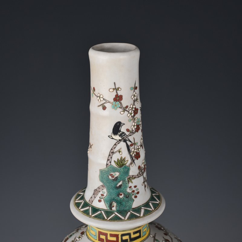 Qing Dynasty Qianlong pastel magpie and plum blossom vase