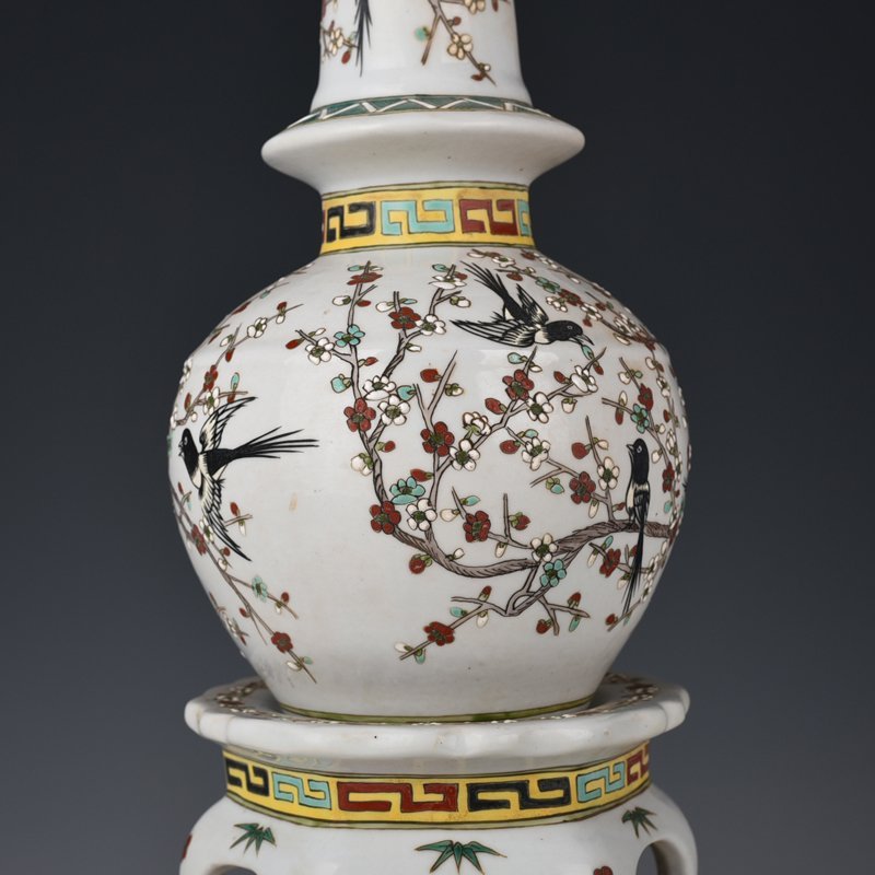 Qing Dynasty Qianlong pastel magpie and plum blossom vase