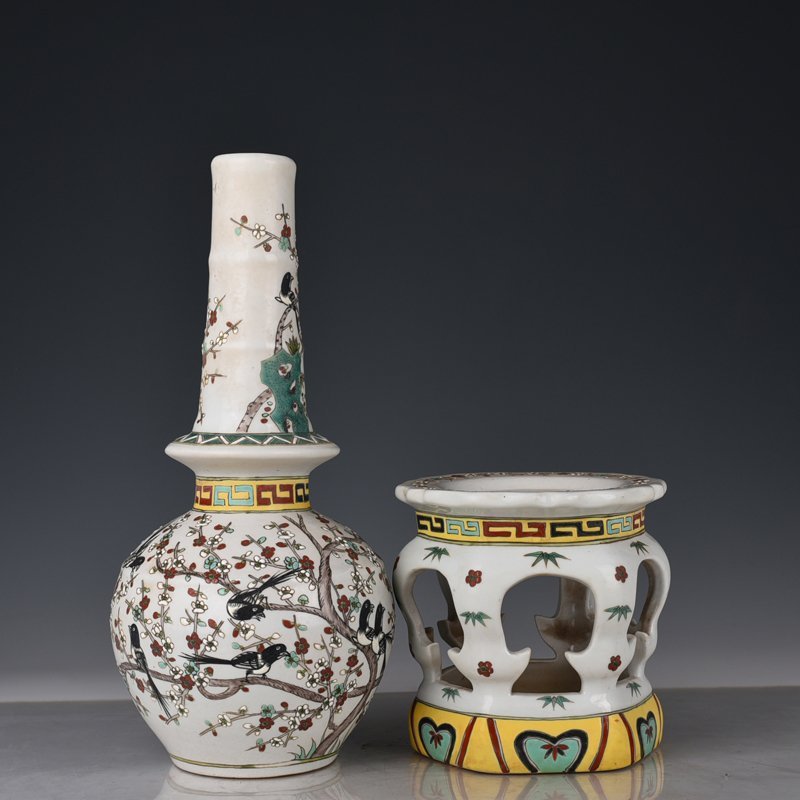 Qing Dynasty Qianlong pastel magpie and plum blossom vase