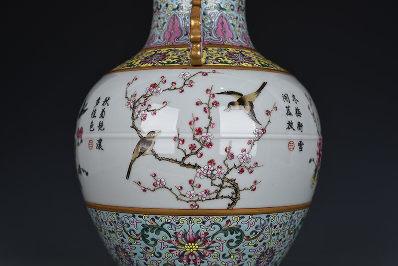 Qing Dynasty Qianlong pastel amphorae with four seasons flower and bird patterns