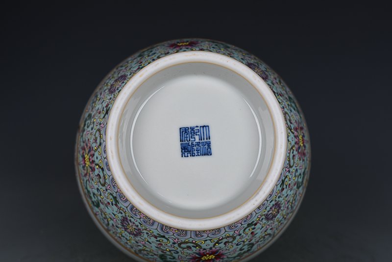 Qing Dynasty Qianlong pastel amphorae with four seasons flower and bird patterns