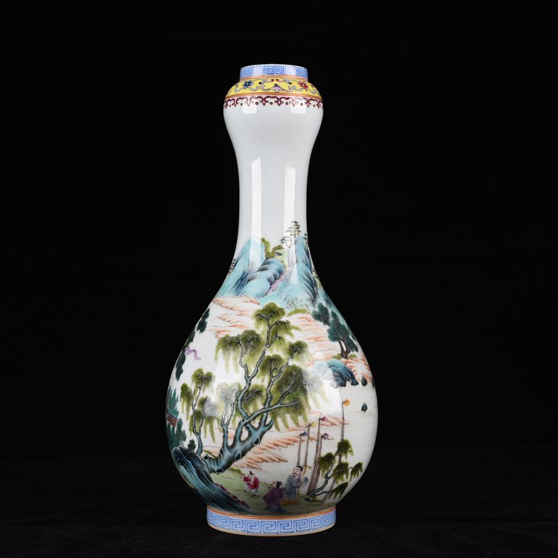 Qing Dynasty Qianlong pastel landscape and figure pattern garlic vase