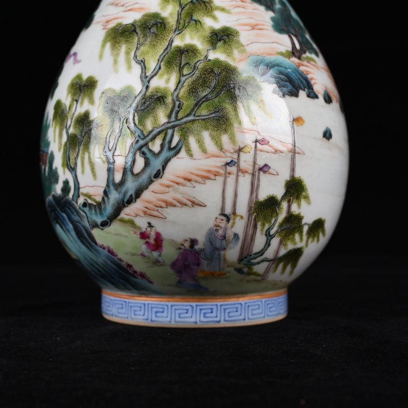 Qing Dynasty Qianlong pastel landscape and figure pattern garlic vase