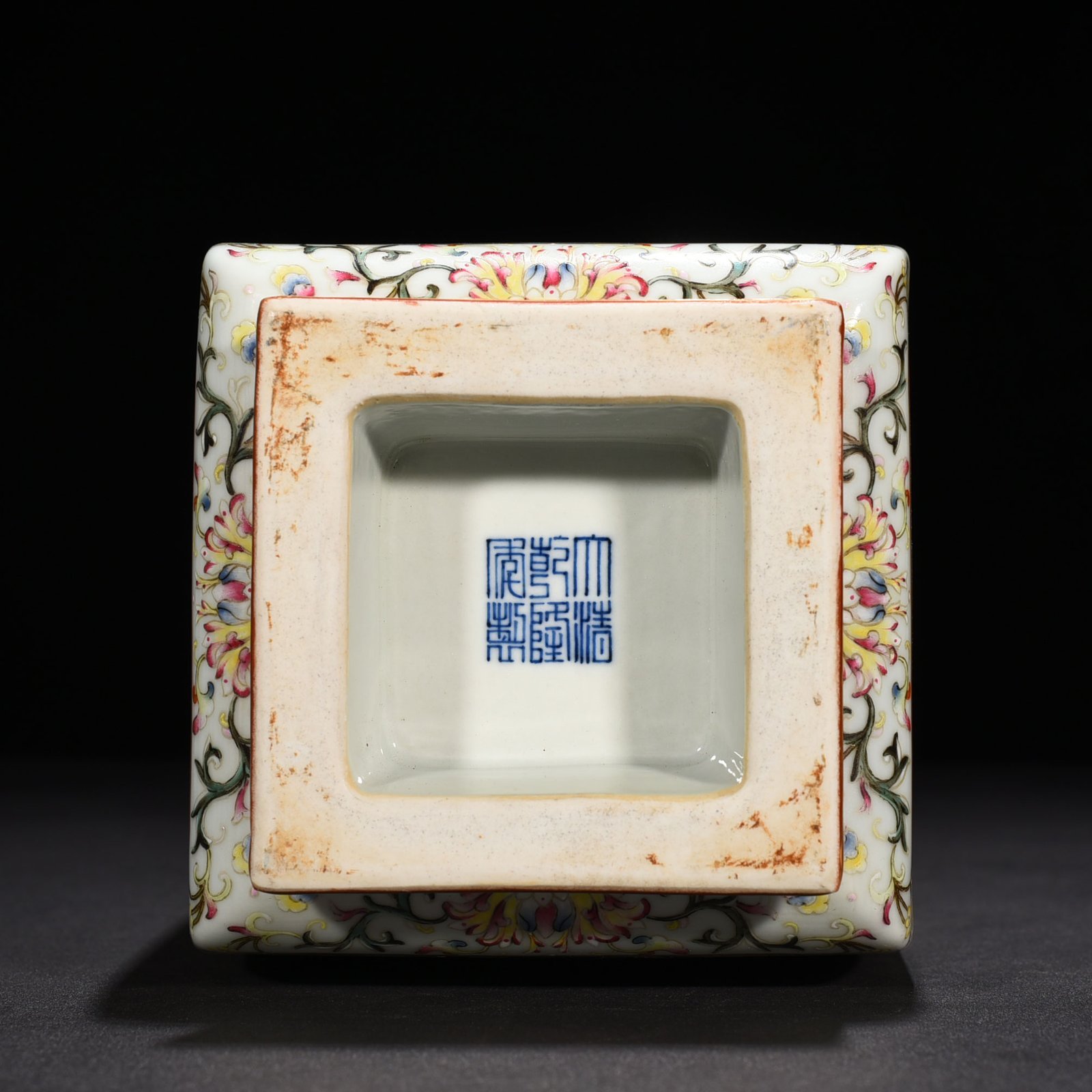 Qing Dynasty Qianlong pastel landscape verse pattern square vase