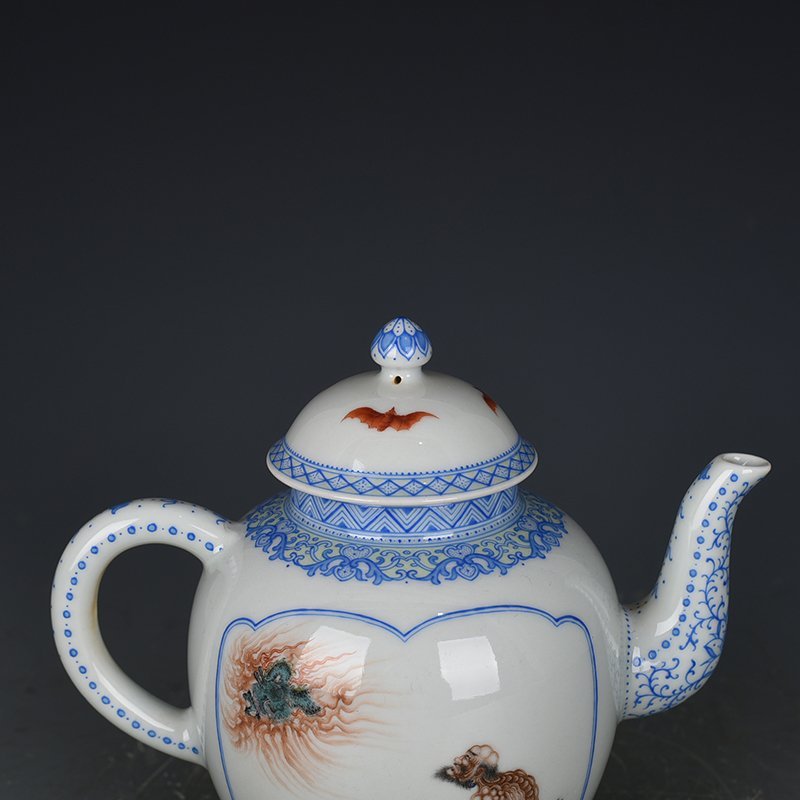 Qing Dynasty Qianlong pastel consecrated dragon-subduing Arhat pattern pot