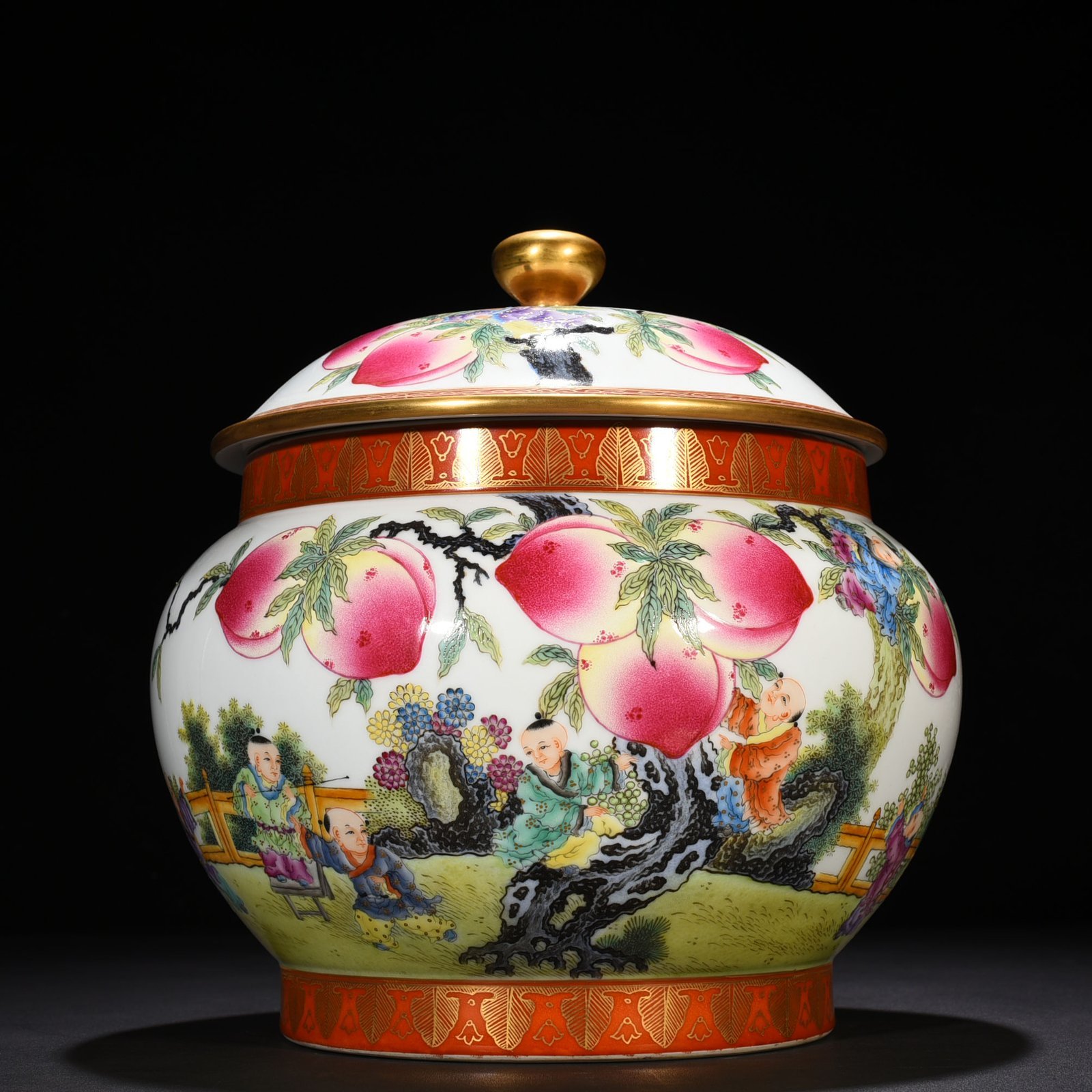 Qing Dynasty Qianlong pastel gold-painted Jiuzi flat peach pattern lid jar