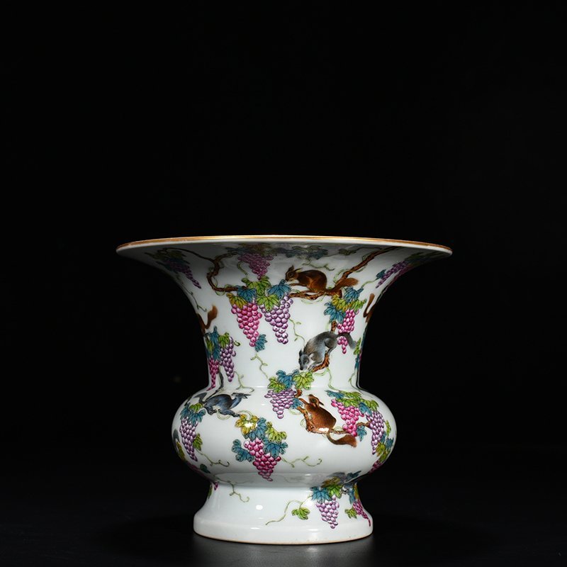Qing Dynasty Qianlong pastel squirrel grape grain bucket