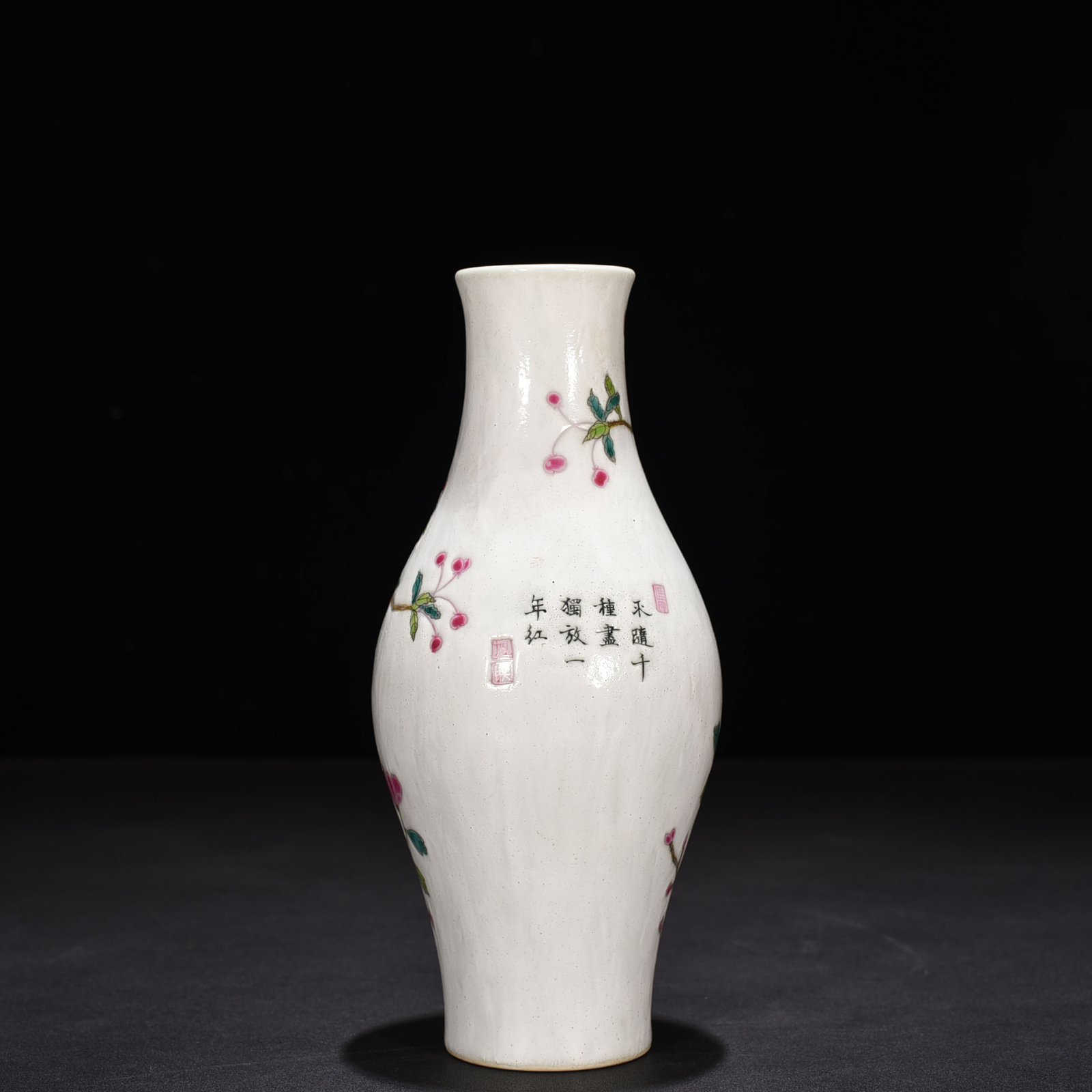 Qing Dynasty Qianlong pastel peony flower pattern olive vase