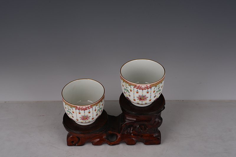 Qing Dynasty Qianlong pastel enamel cup