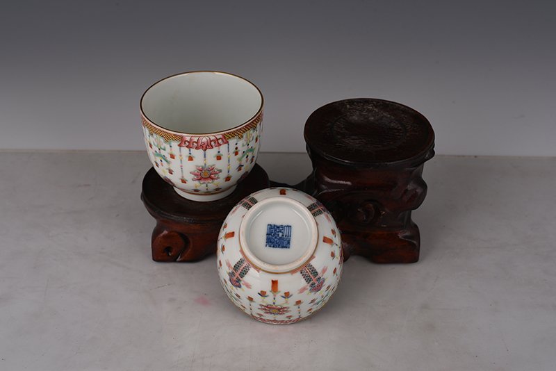 Qing Dynasty Qianlong pastel enamel cup