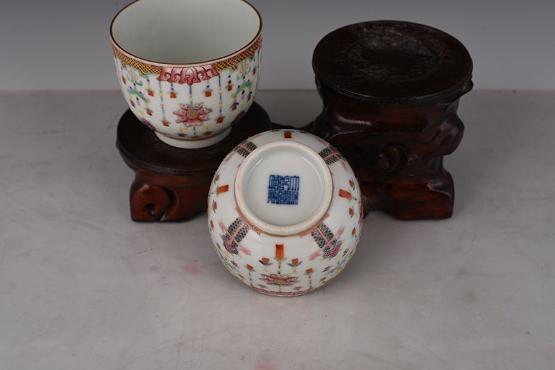 Qing Dynasty Qianlong pastel enamel cup