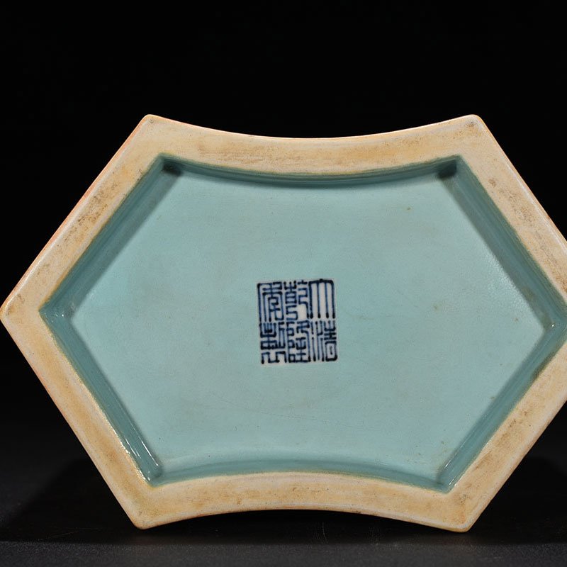 Qing Dynasty Qianlong pastel stone pattern window landscape poem pen holder