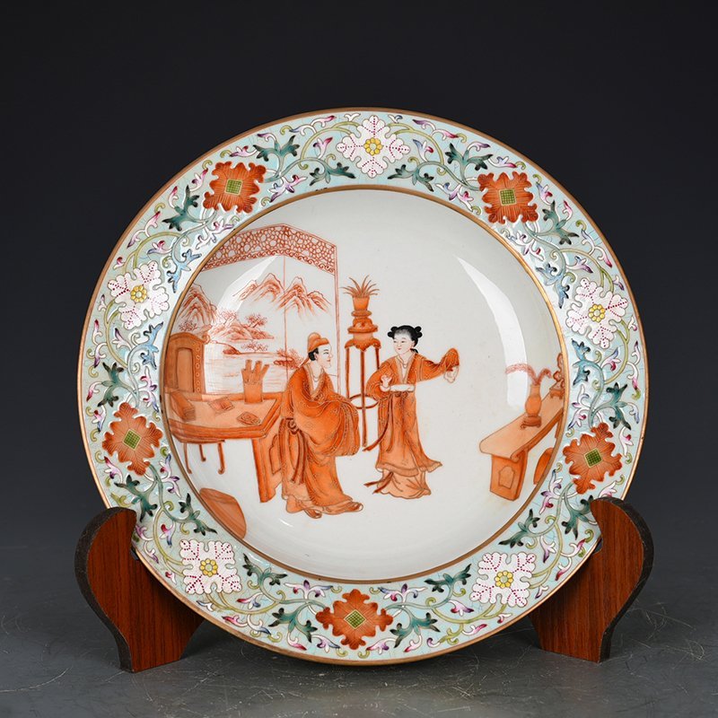 Qing Dynasty Qianlong pastel alum red gold figure plate