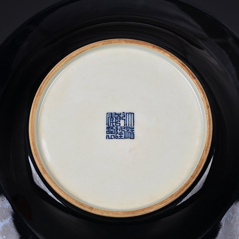 Qing Dynasty Qianlong pastel alum red gold figure plate
