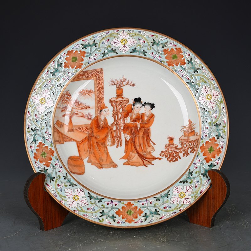 Qing Dynasty Qianlong famille rose alum red gilt plate with character and story patterns