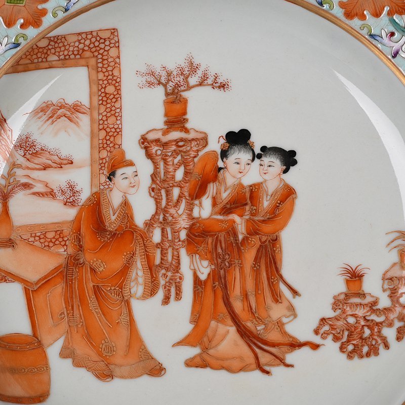 Qing Dynasty Qianlong famille rose alum red gilt plate with character and story patterns