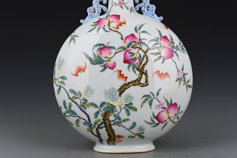 Qing Dynasty Qianlong pastel Fushou Sanduo pattern amphorae flat bottle