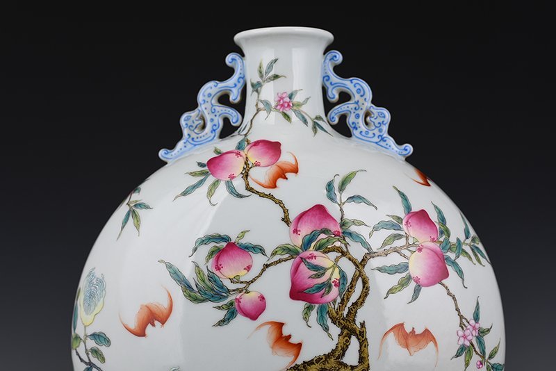 Qing Dynasty Qianlong pastel Fushou Sanduo pattern amphorae flat bottle