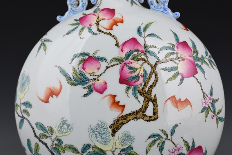 Qing Dynasty Qianlong pastel Fushou Sanduo pattern amphorae flat bottle