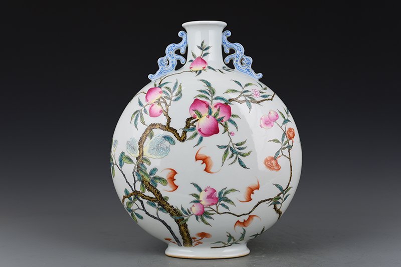 Qing Dynasty Qianlong pastel Fushou Sanduo pattern amphorae flat bottle