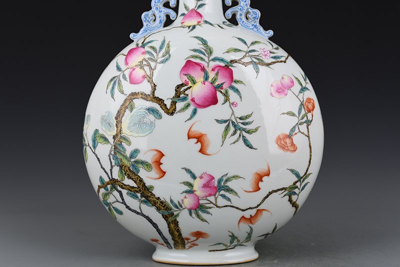Qing Dynasty Qianlong pastel Fushou Sanduo pattern amphorae flat bottle