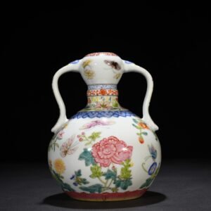 Qing Dynasty Qianlong pastel flower pattern Ruyi ear garlic vase