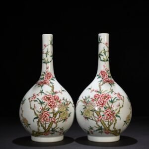 Qing Dynasty Qianlong pastel flower pattern vase