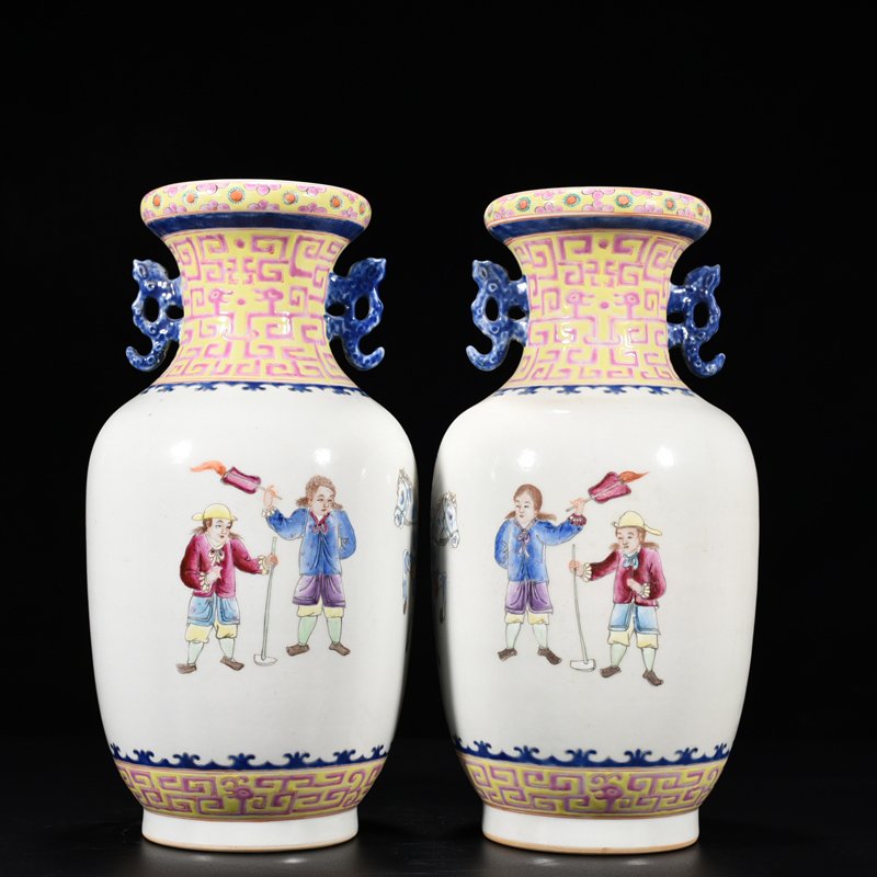 Qing Dynasty Qianlong pastel Western figure amphorae
