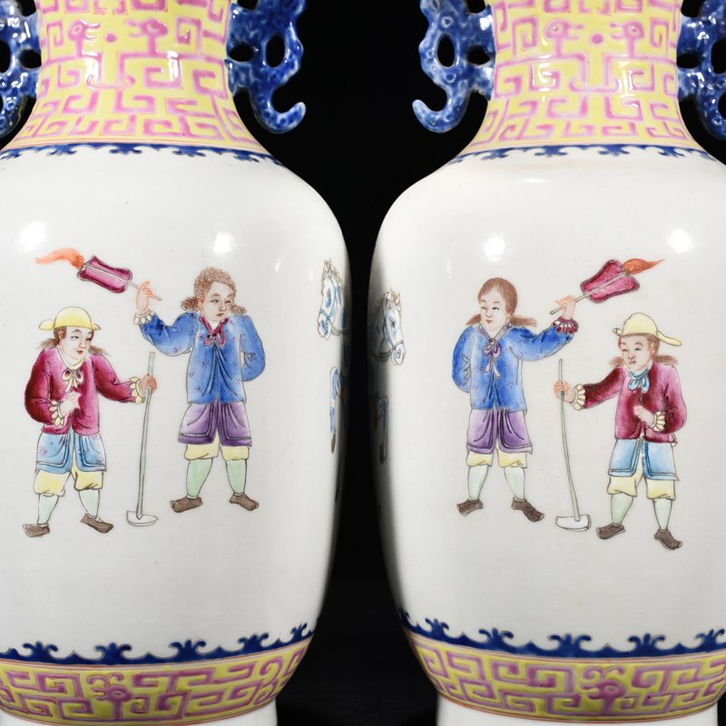 Qing Dynasty Qianlong pastel Western figure amphorae
