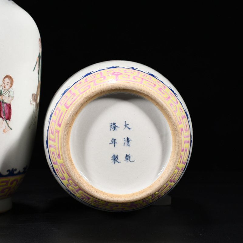 Qing Dynasty Qianlong pastel Western figure amphorae