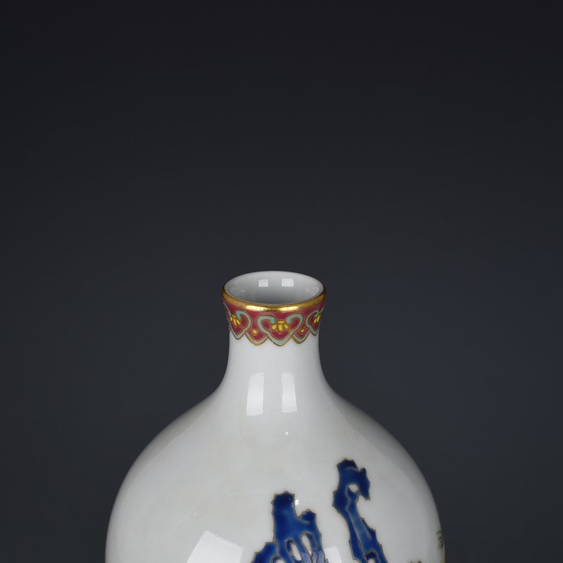 Qing Dynasty Qianlong pastel Jia Chang cockfighting character gourd vase