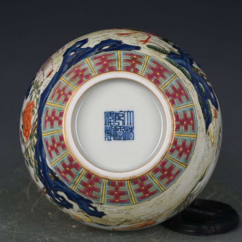 Qing Dynasty Qianlong pastel Jia Chang cockfighting character gourd vase