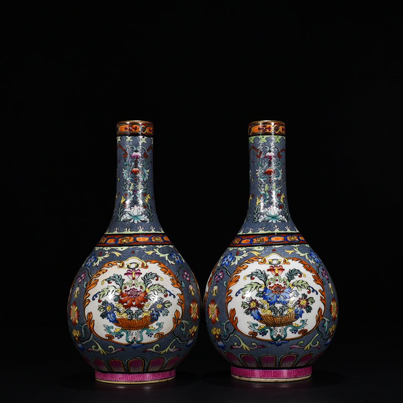 Qing Dynasty Qianlong pastel rolled vase with floral pattern
