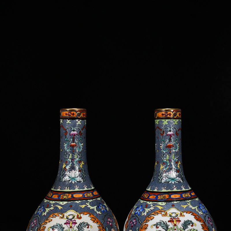 Qing Dynasty Qianlong pastel rolled vase with floral pattern
