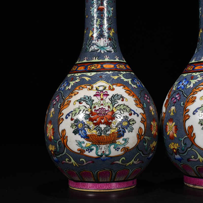 Qing Dynasty Qianlong pastel rolled vase with floral pattern