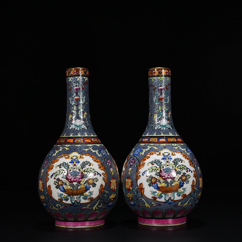 Qing Dynasty Qianlong pastel rolled vase with floral pattern