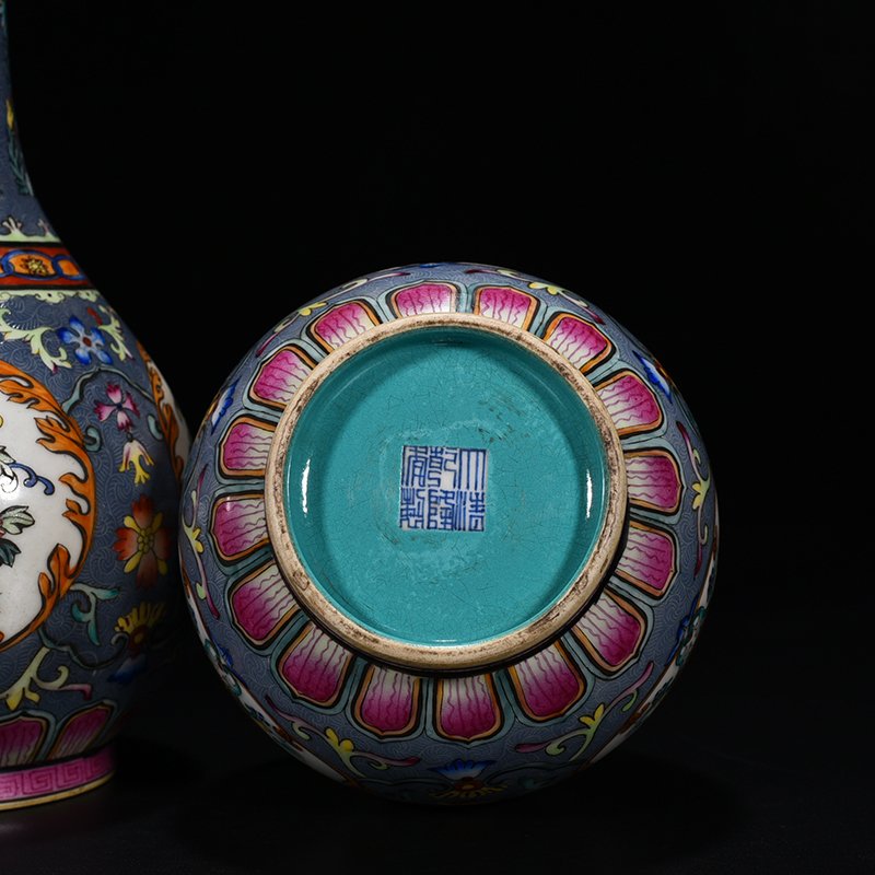 Qing Dynasty Qianlong pastel rolled vase with floral pattern