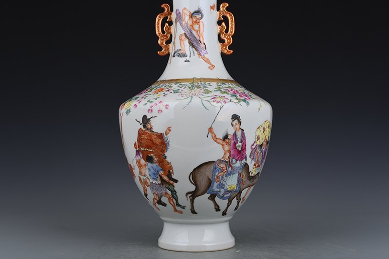 Qing Dynasty Qianlong pastel amphorae with story patterns