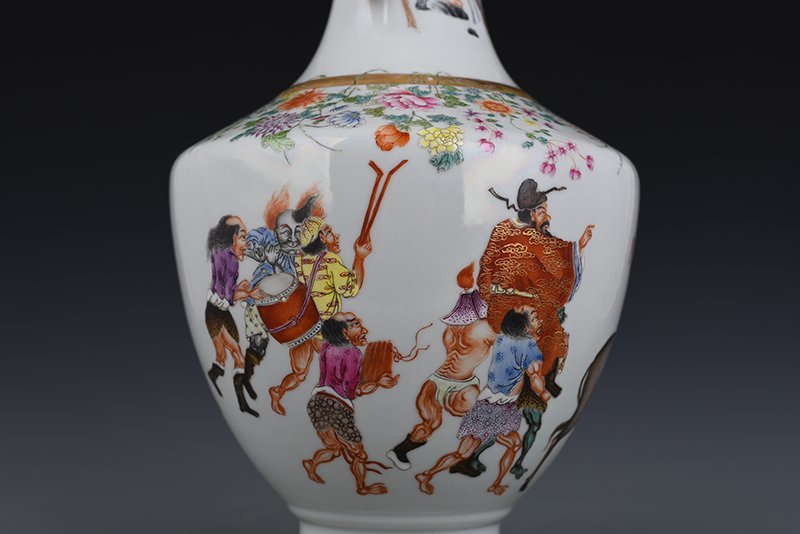 Qing Dynasty Qianlong pastel amphorae with story patterns