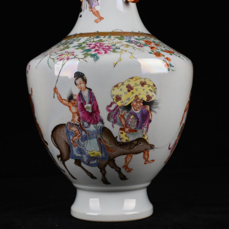 Qing Dynasty Qianlong pastel Zhong Kui married his sister’s character story amphora