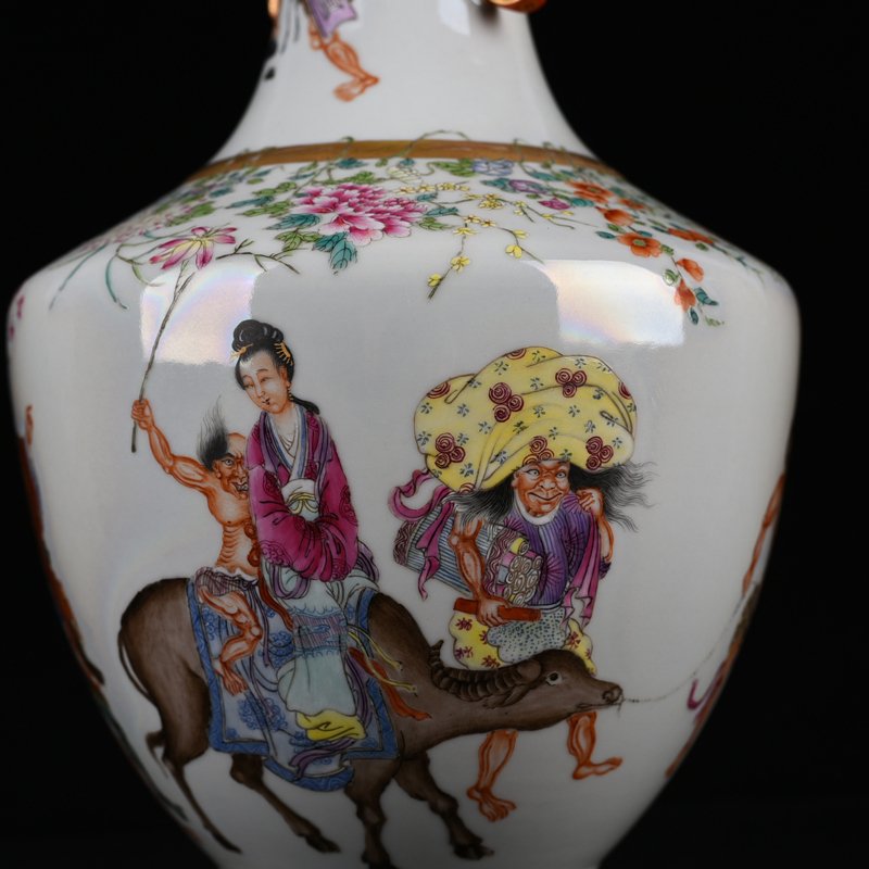 Qing Dynasty Qianlong pastel Zhong Kui married his sister’s character story amphora