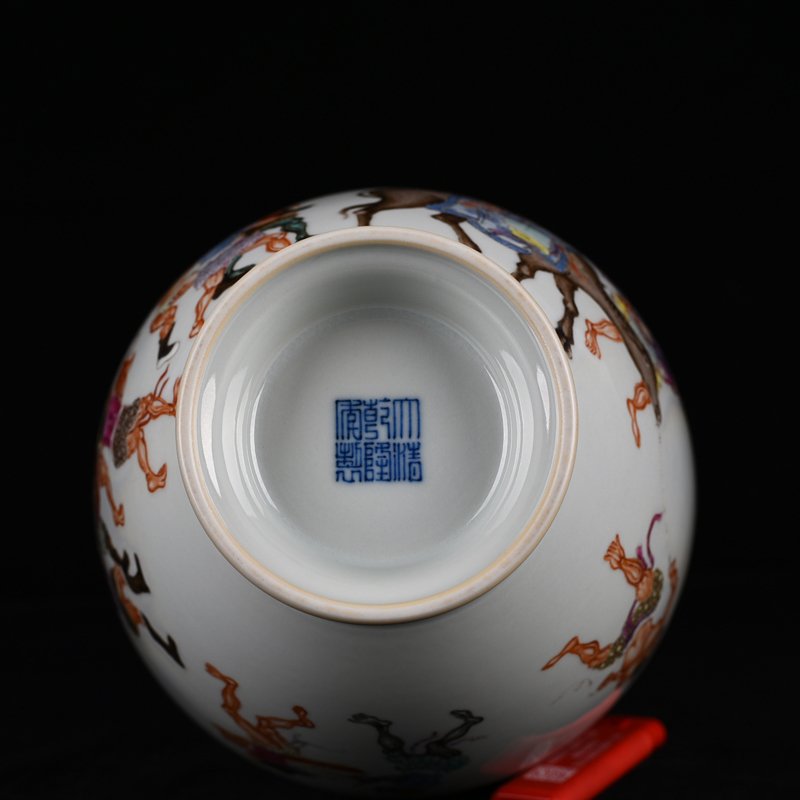 Qing Dynasty Qianlong pastel Zhong Kui married his sister’s character story amphora