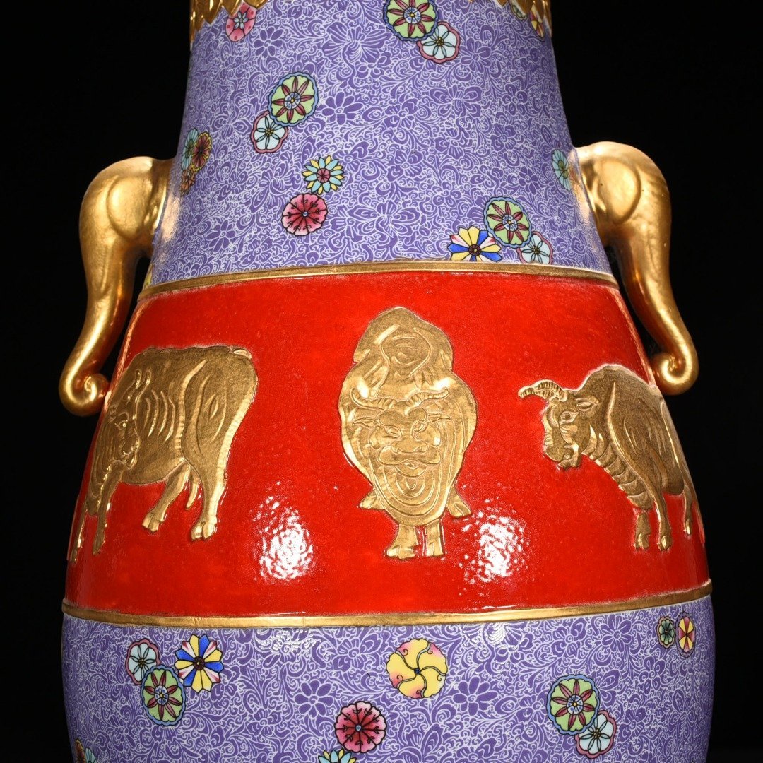 Qing Dynasty Qianlong pastel carving five bulls image ear statue