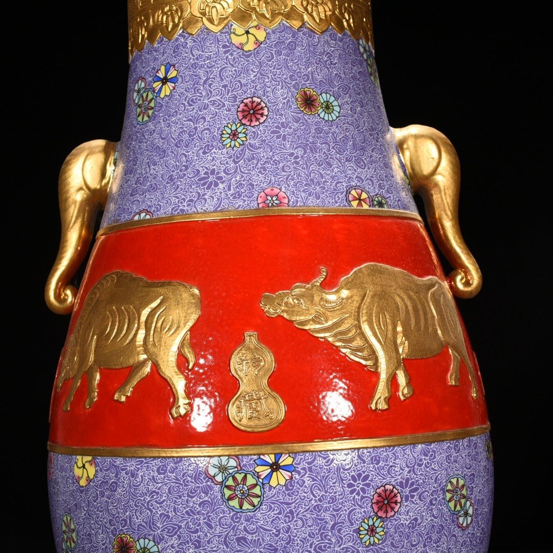 Qing Dynasty Qianlong pastel carving five bulls image ear statue