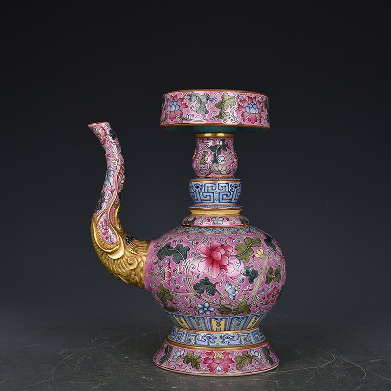 Qing Dynasty Qianlong period of the pink ground enamel Bianba teapot