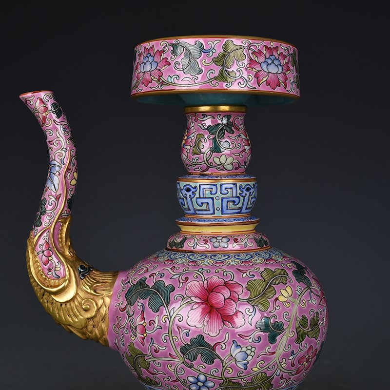 Qing Dynasty Qianlong period of the pink ground enamel Bianba teapot