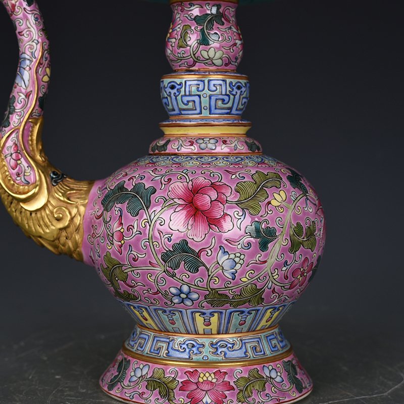 Qing Dynasty Qianlong period of the pink ground enamel Bianba teapot