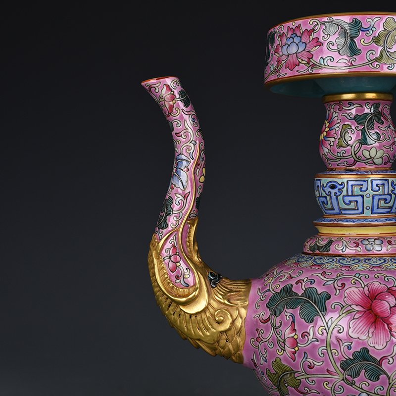 Qing Dynasty Qianlong period of the pink ground enamel Bianba teapot