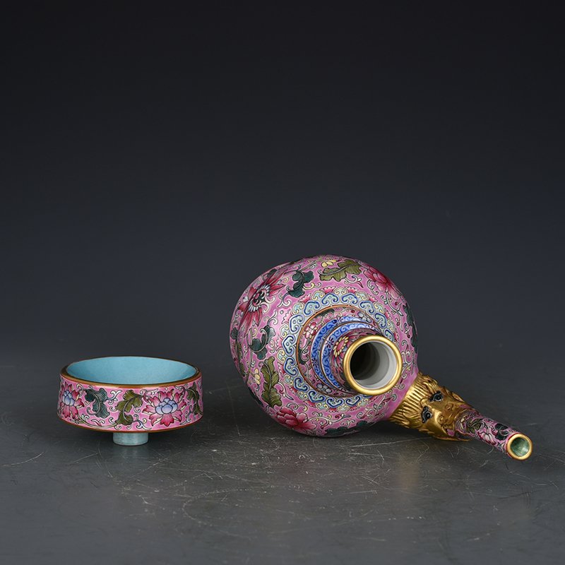 Qing Dynasty Qianlong period of the pink ground enamel Bianba teapot