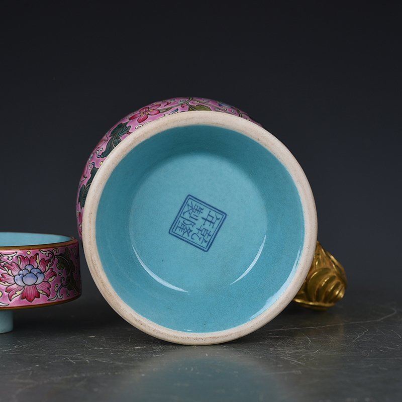 Qing Dynasty Qianlong period of the pink ground enamel Bianba teapot